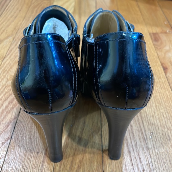 NWOT Nine West Black ankle Booties. Lace and Side Buckle. Classy! Size 8 - Picture 4 of 5